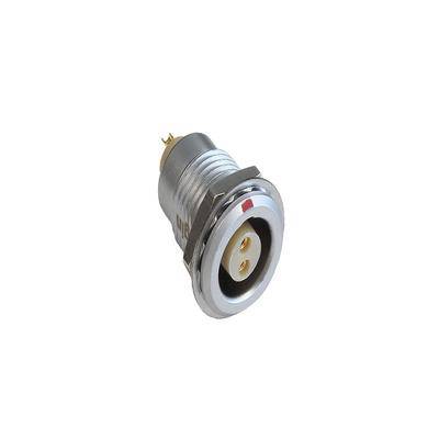 Ein runder Metall-Drucktaster mit weißer LED-Anzeige, entwickelt für industrielle Steuerungspanels.