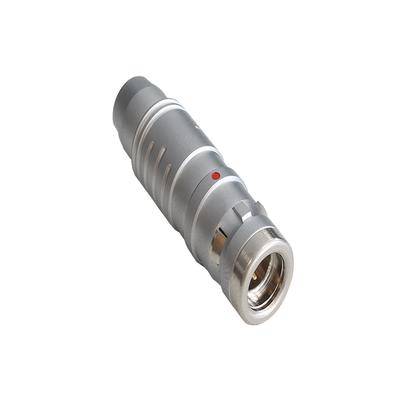 Ein metallischer zylindrischer Verbinder mit gerilltem Design, der für sichere elektrische Verbindungen in verschiedenen Geräten und Anwendungen verwendet wird.