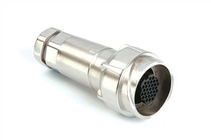 Ein metallischer zylindrischer Verbinder mit sechseckiger Befestigung und Mehrfachsteckdose an einem Ende, der für industrielle Ausrüstung verwendet wird.
