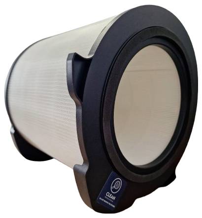 Ein zylindrischer Luftfilter mit schwarzem Rahmen und weißem Gitter. Die Beschriftung lautet „Clean