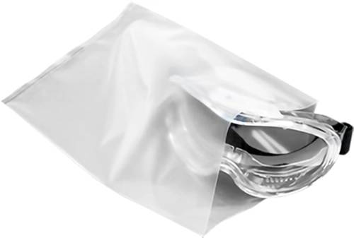 Durchsichtige Schutzbrille, teilweise mit einem transparenten Plastikbeutel bedeckt.