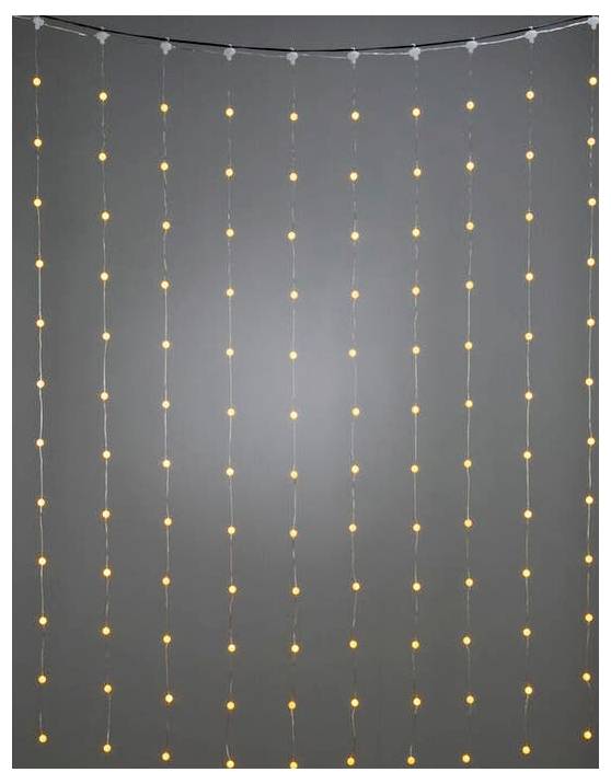 Warmweiße, funkelnd schimmernde Lichterketten hängen vertikal vor einem grauen Hintergrund und erzeugen eine vorhangartige Erscheinung.
