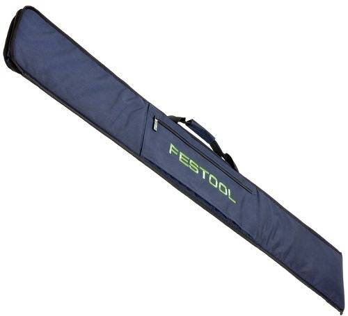 Ein langer, blauer Transportkoffer mit Griff und dem in Grün gedruckten Wort 'Festool' an der Seite, entwickelt zum Transport von Werkzeugen oder Ausrüstung.