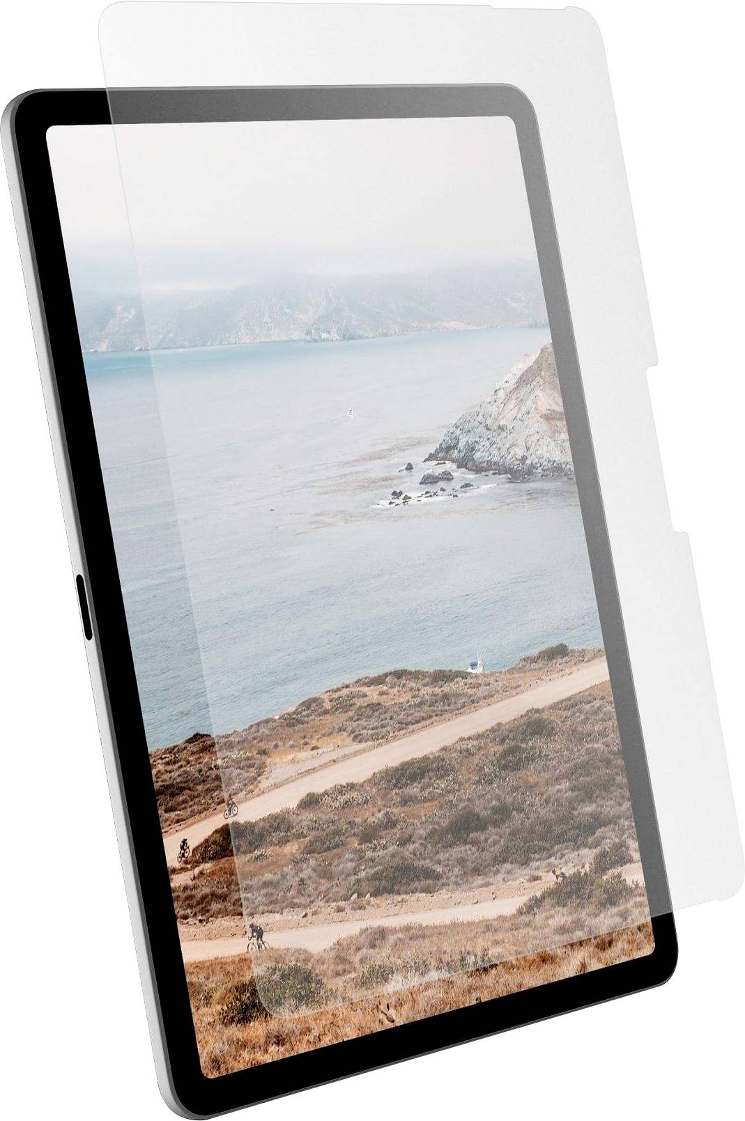 Ein Tablet, das eine Küstenlandschaft mit Klippen und dem Ozean zeigt, überzogen mit einer transparenten Displayschutzfolie, leicht nach oben geneigt.