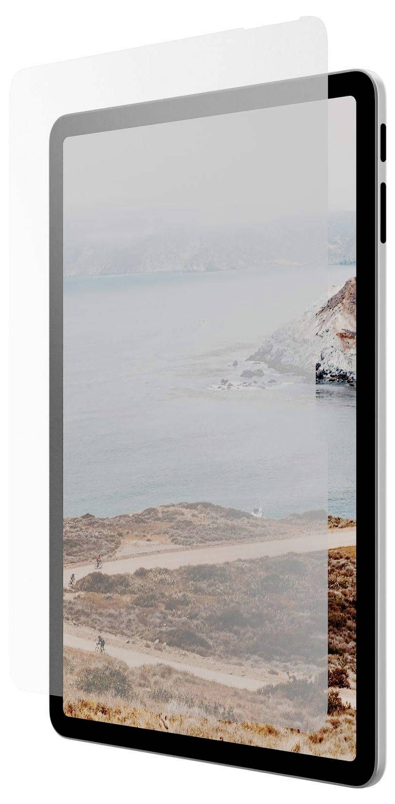 Ein Tablet mit einer Schutzfolie zeigt eine Küstenlandschaft mit Klippen und Meer und veranschaulicht dabei die Klarheit des Bildschirms.