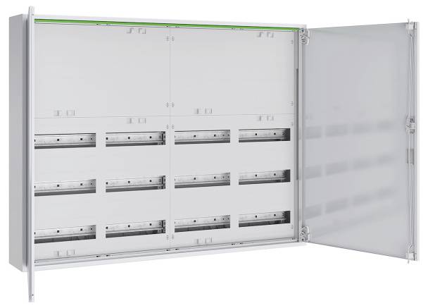 Elektrische Verteilerschrank aus Kunststoff mit offener transparenter Tür, die mehrere Schlitze für Sicherungsautomaten zeigt, an einer Wand montiert.