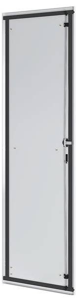 Eine geschlossene Glastür mit einem Metallrahmen und Scharnieren an einer Seite, die modernes Design und Funktionalität andeutet.