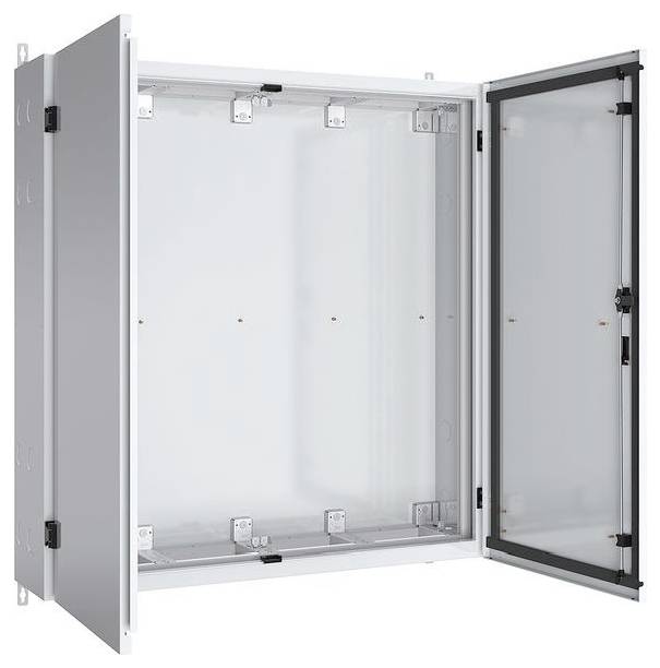 Elektrisches Gehäuse mit offener Stahltür und transparentem Deckel, das einen Innenmontageplatz zeigt, der für industrielle Anwendungen geeignet ist.