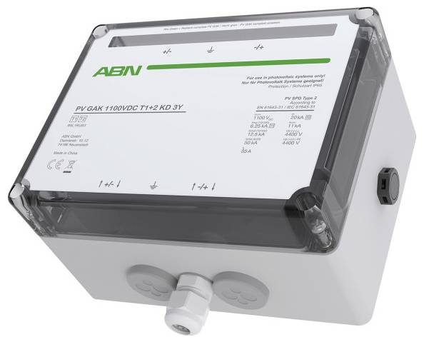 Eine weiße elektrische Verteilerdose mit transparentem Deckel, auf dessen Etikett 