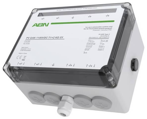 Elektrische Abzweigdose mit der Bezeichnung 'ABN' für Photovoltaikanlagen, Modell PV GAK 1100VDC T1+2 KD 5Y, mit Angabe von Spezifikationen und Sicherheitssymbolen.