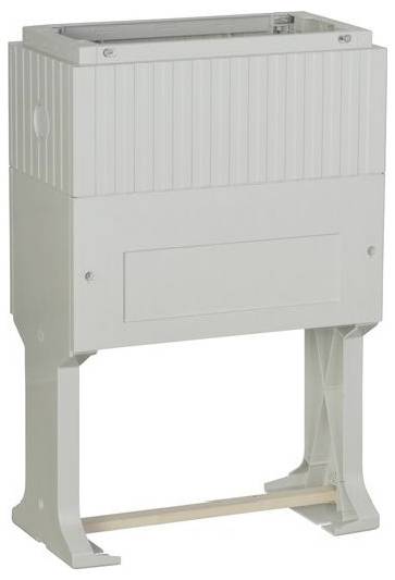 Ein vertikaler Elektroheizkörper mit einer gerippten oberen Sektion und einem glatten unteren Paneel, montiert auf zwei Stützbeinen.