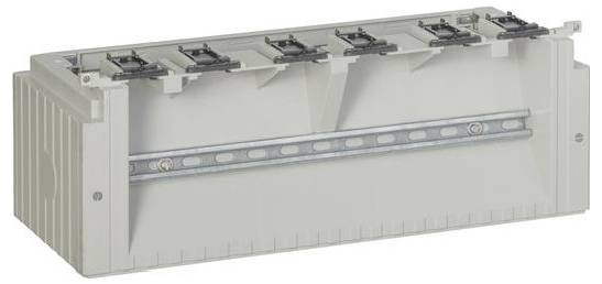 Ein rechteckiges elektronisches Gehäuse mit sechs Sicherungshaltern für DIN-Schienenmontage, das zur Aufnahme und zum Schutz elektrischer Komponenten dient.