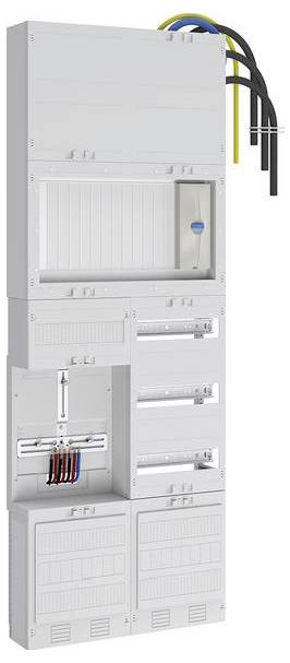 Ein elektrischer Verteilerschrank mit mehreren Abteilungen für Sicherungsautomaten und Verkabelung, mit farbigen Kabeln an der Oberseite.