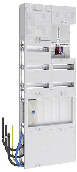 Elektrische Verteilertafel mit mehreren Fächern, sichtbaren Leitungen und einem Servicekasten. Die Tafeln sind geöffnet und zeigen Steckplätze für Sicherungsautomaten.
