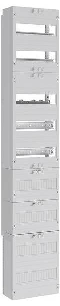 Ein hoher, modularer Elektroschrank mit mehreren Fächern, ausgestattet mit belüfteten Paneelen und Platz für Geräte- oder Leitungsinstallation.