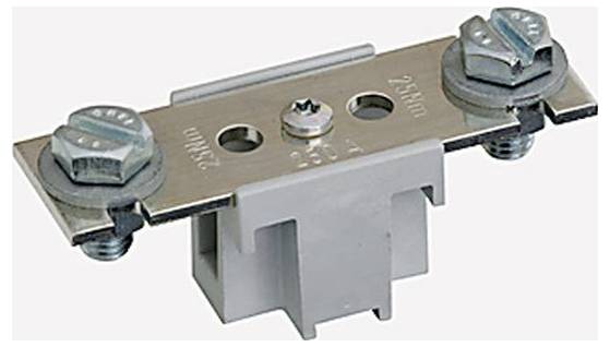 Ein Metall-Elektrokontakter mit zwei Schrauben und einer grauen Kunststoffbasis, der zum sicheren Anschluss von elektrischen Leitungen verwendet wird.
