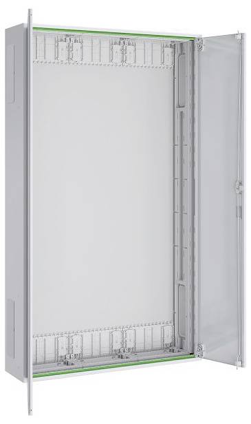 Eine graue, leere elektrische Verteilerdose mit einer offenen transparenten Tür, die ein Innenleben mit Kabelkanälen, aber ohne installierte Komponenten zeigt.