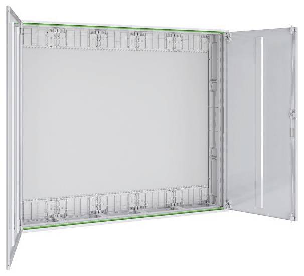 Ein offenes, leeres Elektroverteilergehäuse mit einer transparenten Tür, die die Befestigungen und Kabelführungen im Inneren zeigt. Die Tür ist rechts angeschlagen.