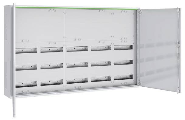 Eine offene Elektroverteilertafel mit mehreren Fächern und Reihen für Sicherungsautomaten, mit einer grünen Akzentlinie an der Oberseite des Gehäuses.