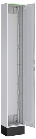 Ein hoher, schmaler, offener Metallschrank mit einer transparenten Tür, der für die Unterbringung von elektronischen Geräten oder Serverkomponenten konzipiert ist.