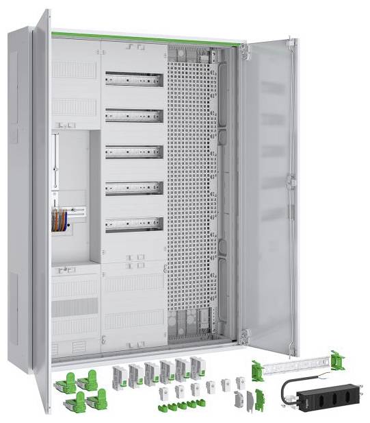 Eine offene Elektroverteilerschrank mit modularen Komponenten und Kabeln, der die interne Verkabelungsanordnung zeigt. Verschiedene grüne und graue Teile werden im Vordergrund präsentiert.