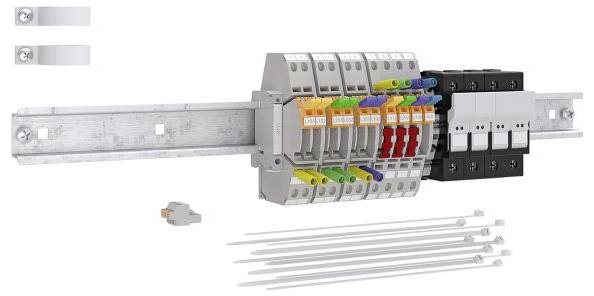 Eine elektrische Sicherungsverteileranlage mit verschiedenfarbigen Schaltern, die auf einer Metallschiene montiert sind. Zusätzliche Komponenten und Befestigungen befinden sich in der Nähe.