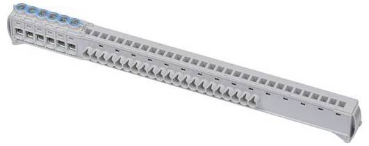 Ein grauer Patchpanel mit mehreren Anschlüssen und Schaltern, der zur Verwaltung von Netzwerkverbindungen verwendet wird.