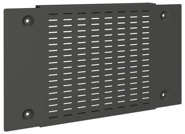 Ein rechteckiges schwarzes Metallpanel mit gleichmäßig angeordneten horizontalen Schlitzen und vier Löchern in den Ecken zur Befestigung.