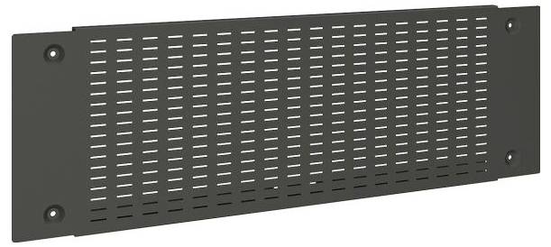 Ein rechteckiges schwarzes Metallpanel mit Reihen horizontaler Lüftungsschlitze. Vier Löcher in den Ecken zeigen Befestigungspunkte an.