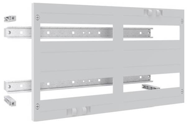 Ein weißer Metallrahmen mit mehreren horizontalen Schlitzen und Schienen, möglicherweise Teil eines Gestell- oder Montageklammersystems, vor einem weißen Hintergrund.