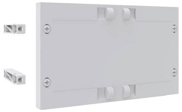 Eine rechteckige weiße Wandhalterung mit Befestigungsschrauben und Zubehör, entwickelt zum Halten oder Präsentieren von Gegenständen an einer Wand.