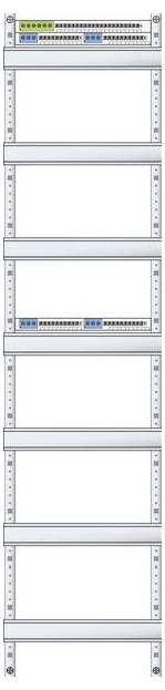 Serverrack mit sechs Einheiten; erste Einheit hat grüne und blaue Anzeigen, dritte Einheit hat blaue Anzeigen. Die restlichen Einheiten sind leer.