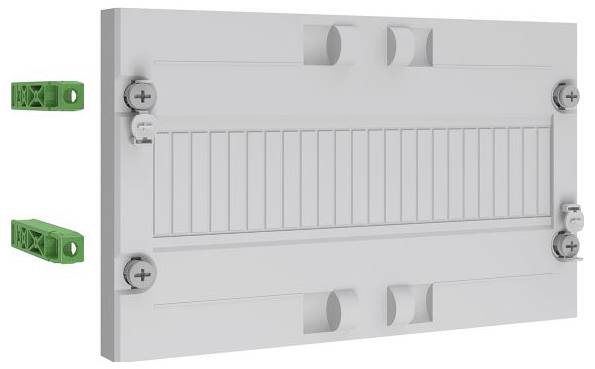 Rechteckiges graues Panel mit gerilltem Design, zwei angebrachten grünen Befestigungsstücken und Schrauben an jeder Ecke.