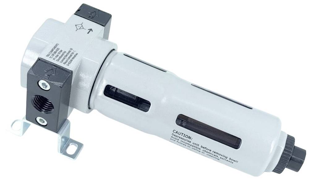 Ein pneumatischer Luftfilter mit einem weißen zylindrischen Gehäuse und schwarzen Anschlüssen, für industrielle Anwendungen konzipiert, mit Warnhinweistext an der Seite.