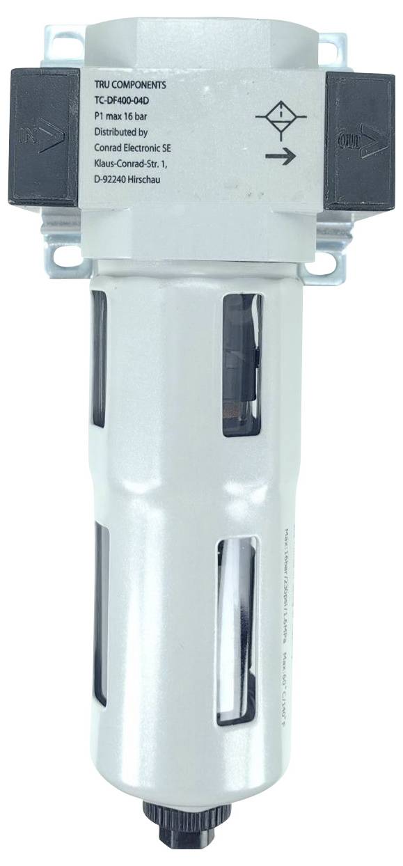Eine zylindrische Luftfilterkomponente mit beschrifteten Richtungspfeilen und der Markenbezeichnung 'TRU Components', entwickelt für pneumatische Systeme.
