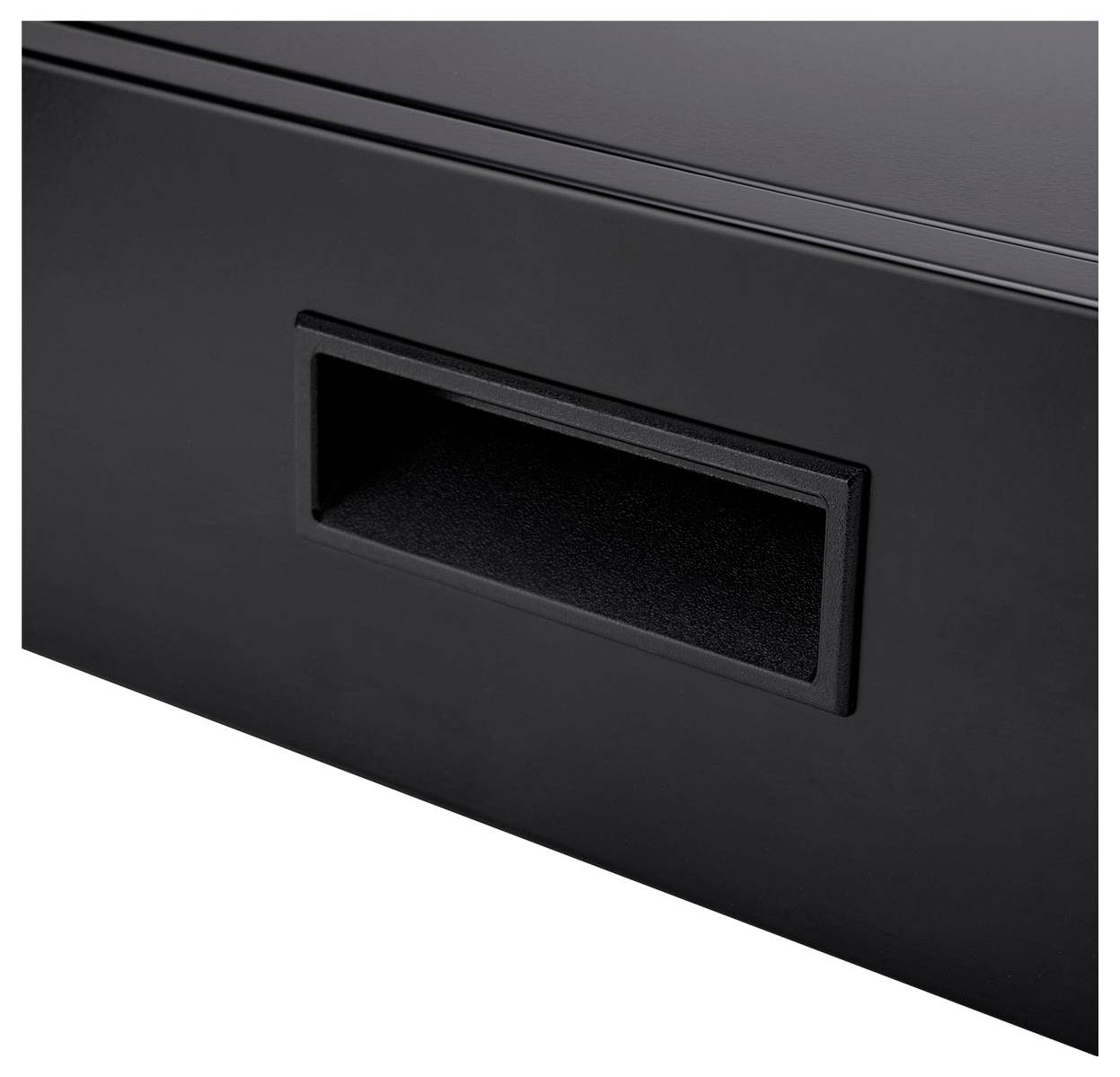 Eine schwarze Schublade mit einem eingelassenen rechteckigen Griff, von Nähe gezeigt, teilweise geöffnet.