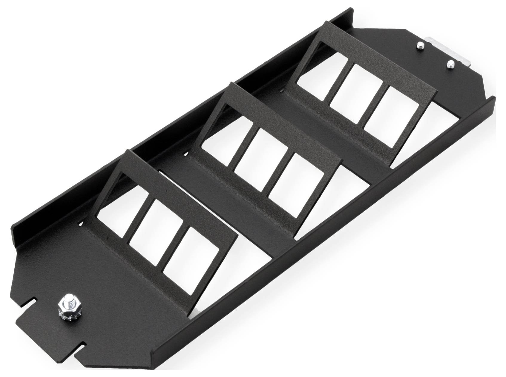 Eine schwarze Metallhalterung mit mehreren Schlitzen und einem Sechskantbolzen an einem Ende, die für die Unterstützung elektronischer Geräte konzipiert ist.