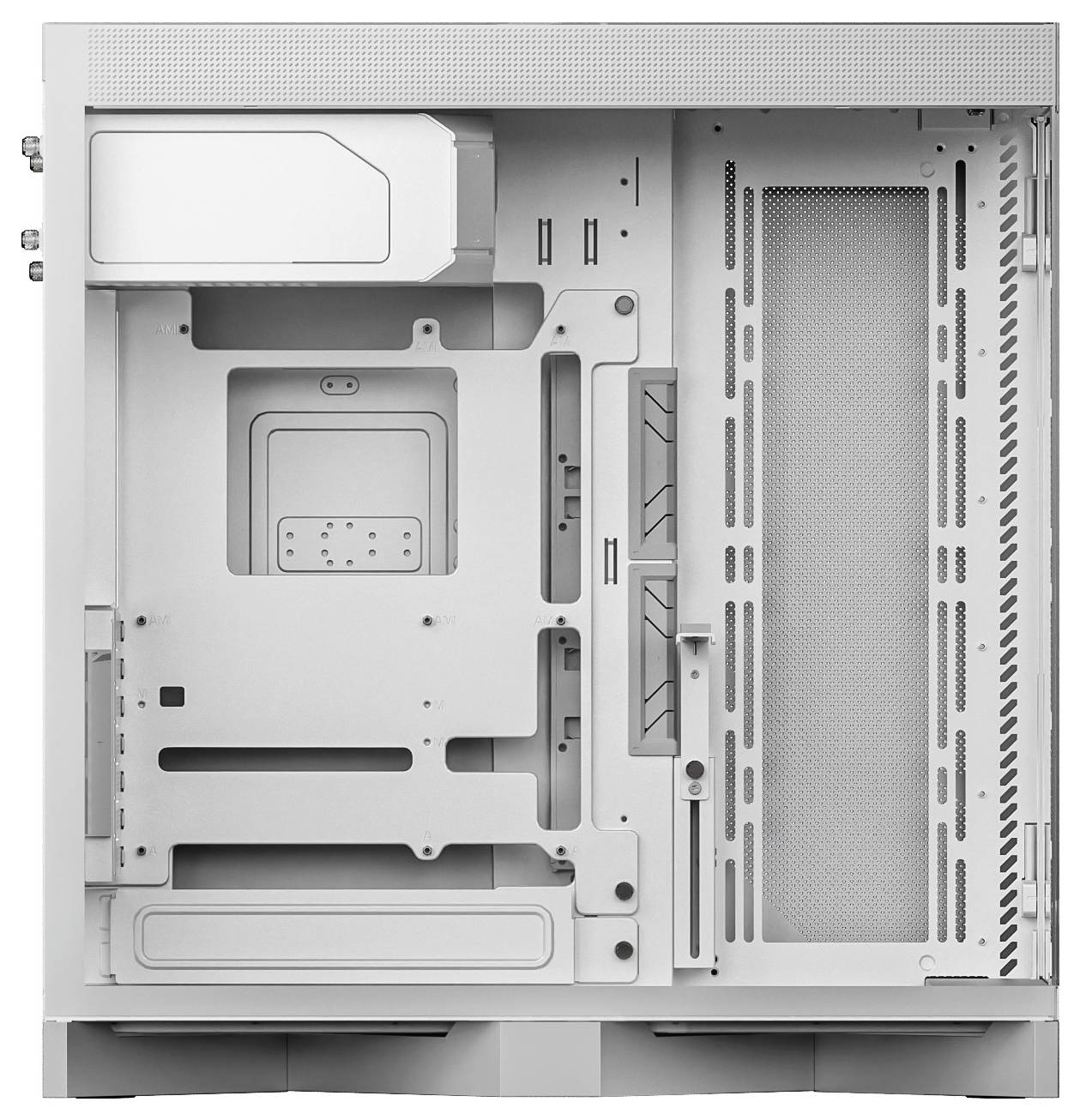 Ein offenes, leeres Computergehäuse in vertikaler Ausrichtung, das seine internen Abteilungen, Steckplätze für Komponenten und Belüftungsbereiche präsentiert.
