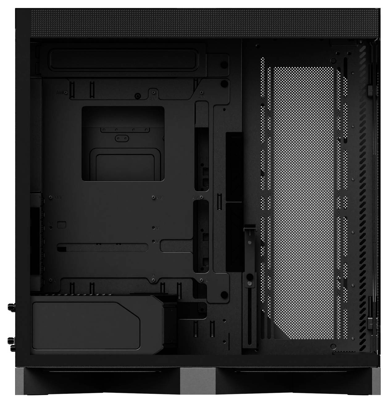 Leeres Computer-Gehäuse Innenraum mit Einbauslots und perforierten Abschnitten, konzipiert zum Unterbringen verschiedener PC-Komponenten und zur Gewährleistung der Luftzirkulation.