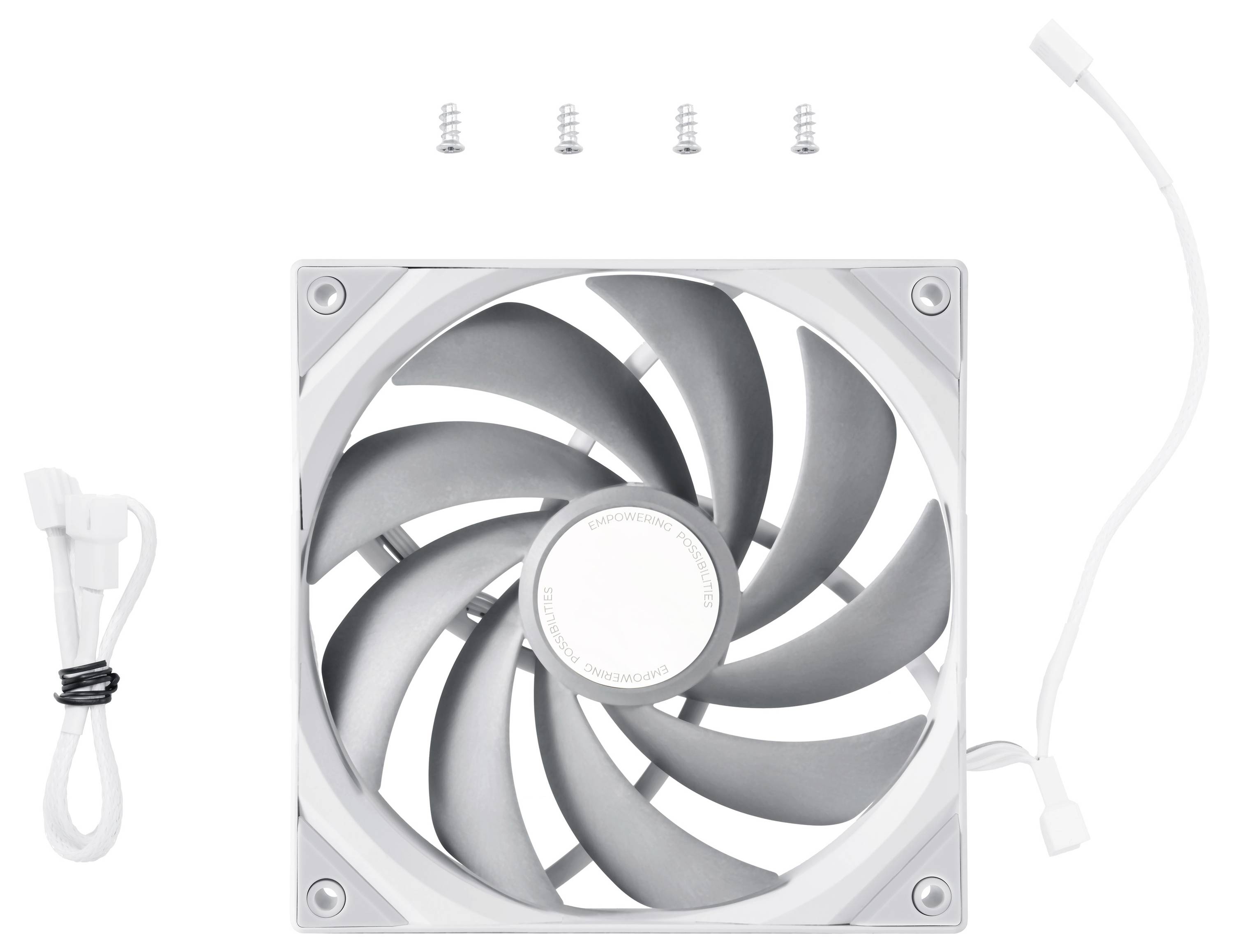 Ein quadratischer Computer-Kühlventilator mit geschwungenen Klingen, begleitet von vier Schrauben und einem weißen Netzkabel auf einem schlichten weißen Hintergrund.