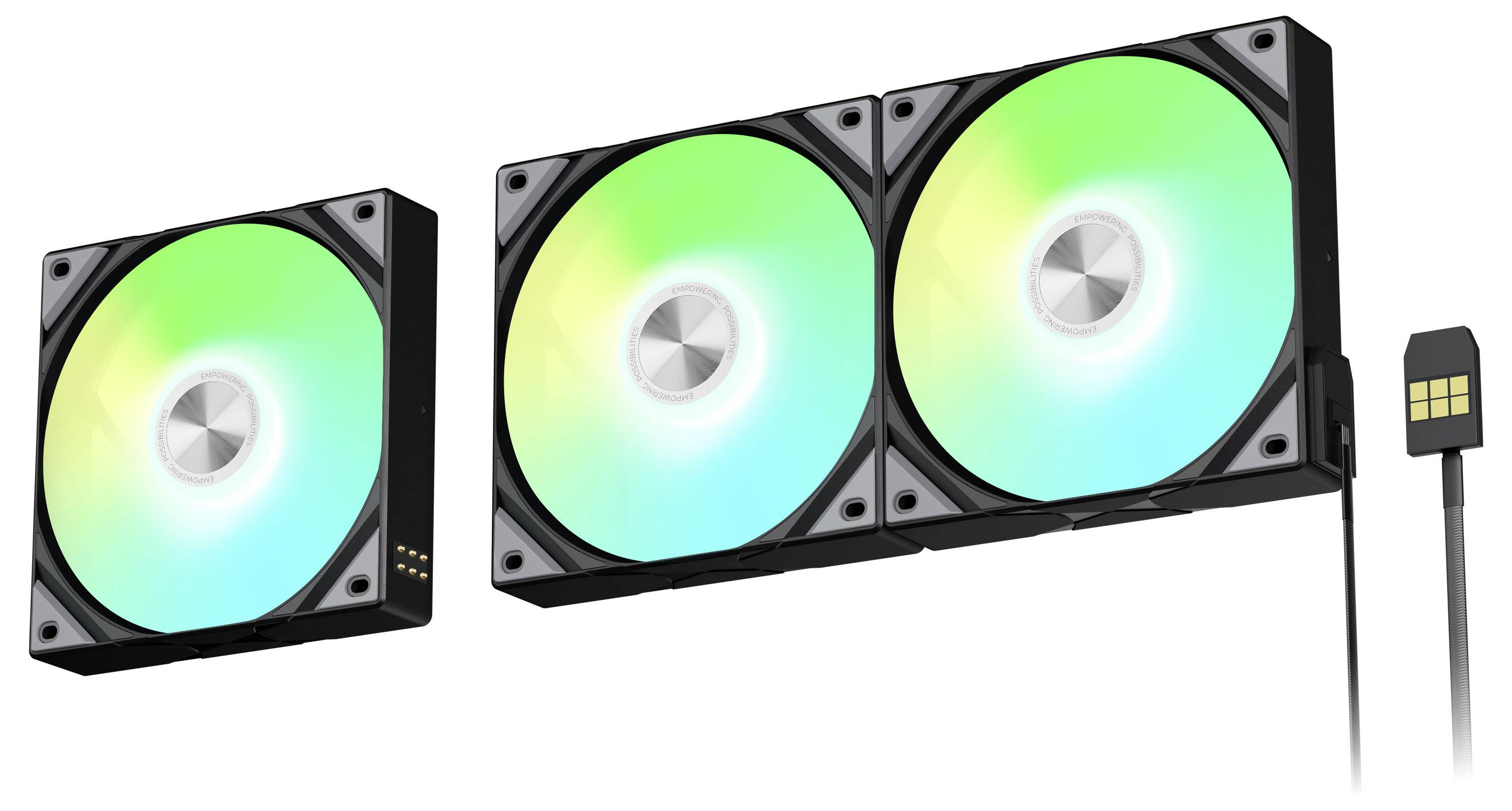 Drei RGB-Computerventilatoren mit LED-Beleuchtung, zwei rechts zusammengeschlossen und einer links separat, mit Verbindungskabel.