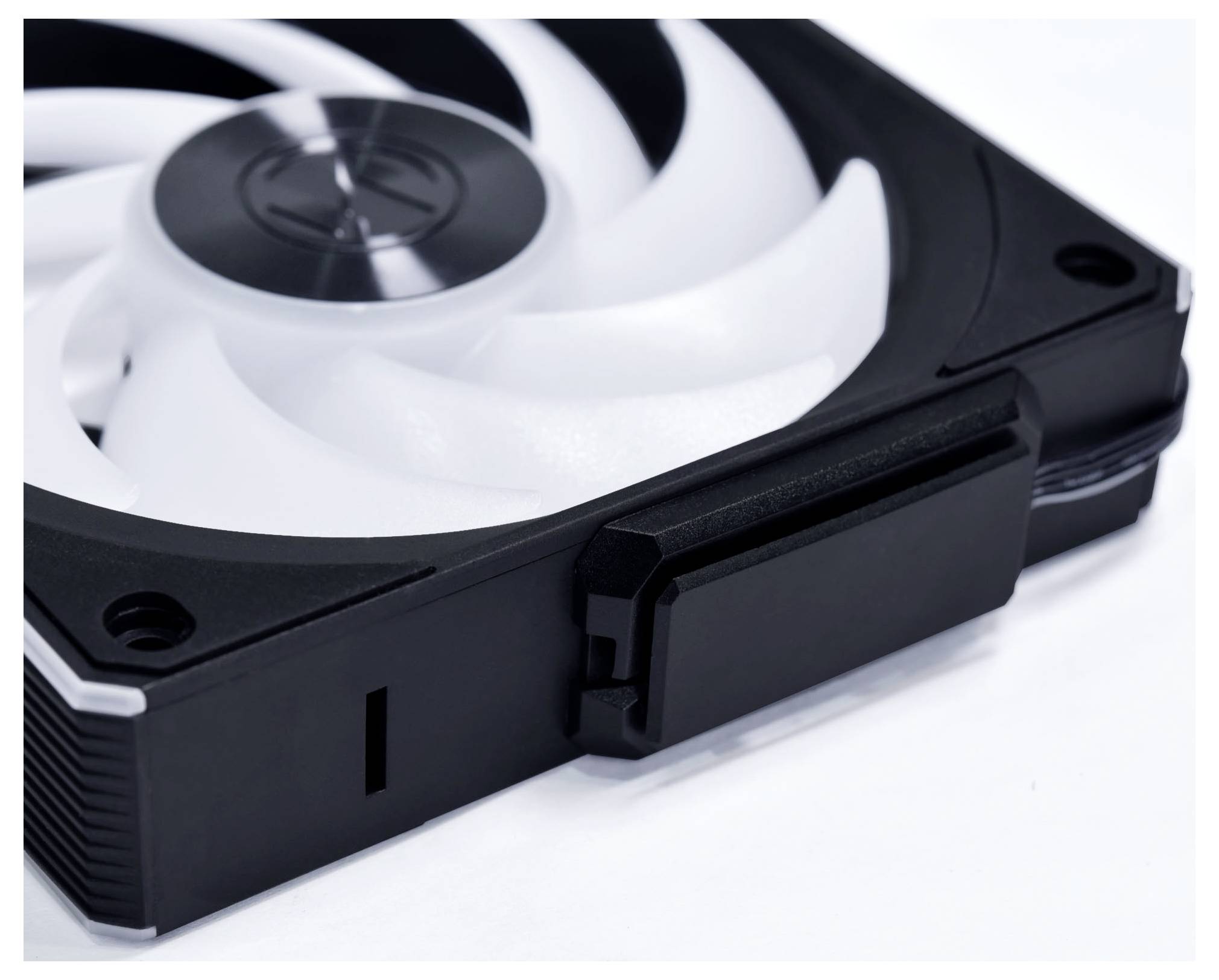 Lian Li UNI FAN CL PC Lüftersteuerung 13,32cm (5.25 Zoll) Schwarz (B x H x T) 120 x 28 x 120mm