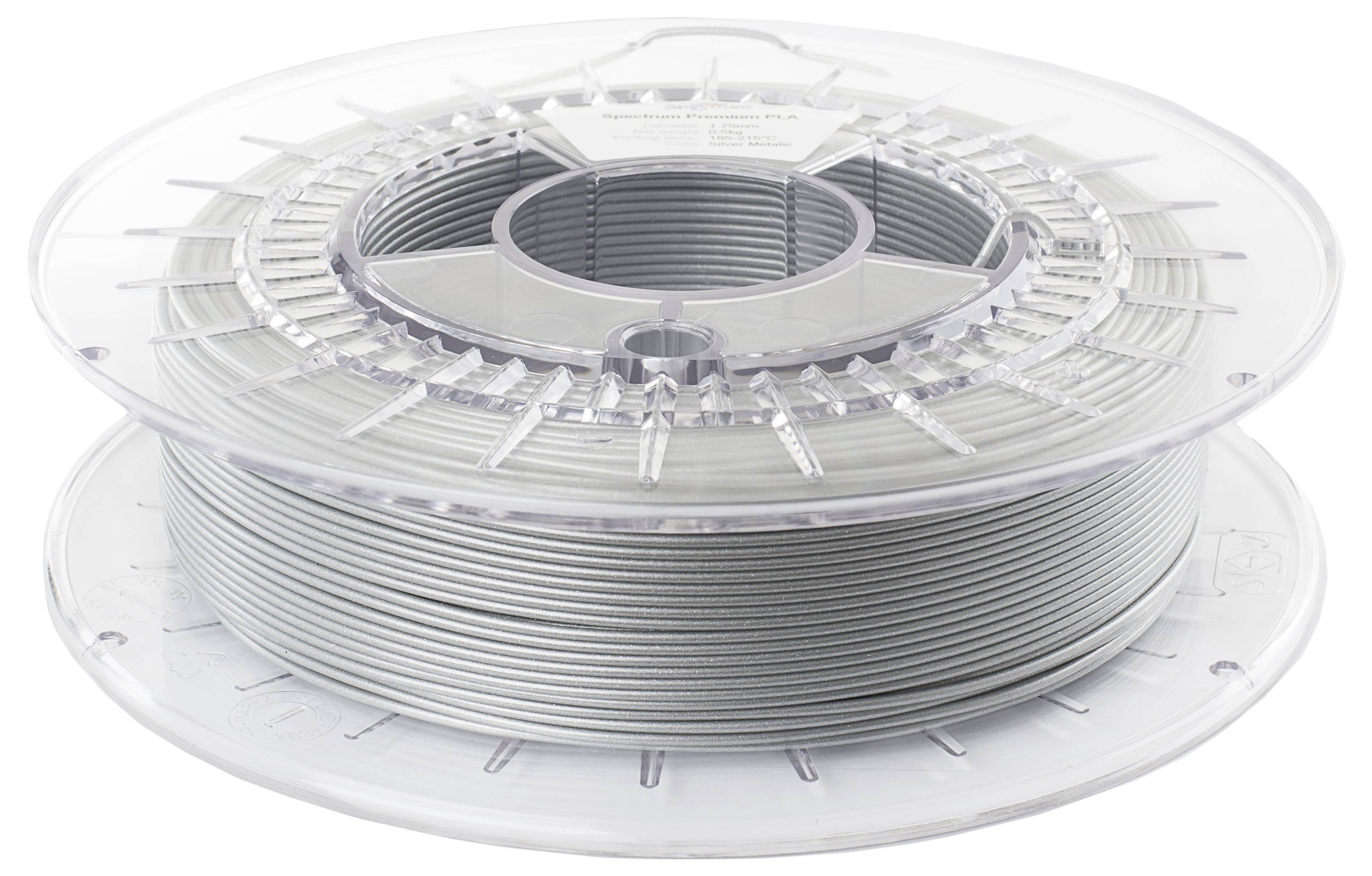 Eine klare Plastikspule mit silbernem Filament für den 3D-Druck, sauber aufgewickelt mit sichtbarem Etikett oben, vor einem weißen Hintergrund.