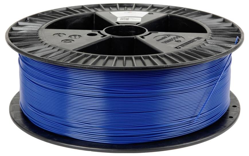 Eine Spule blaues Kunststofffilament für den 3D-Druck, sauber aufgewickelt auf einer schwarzen Rolle vor weißem Hintergrund.