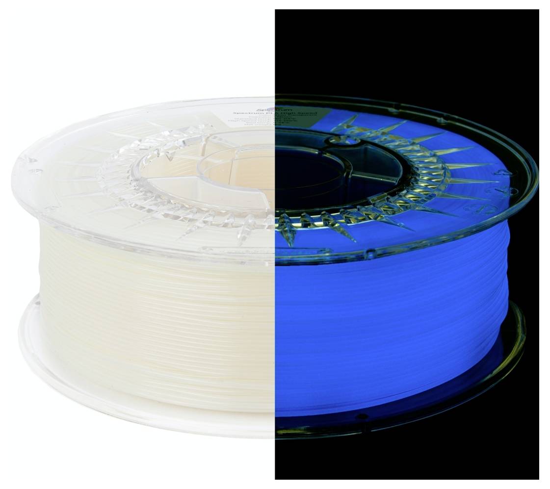 Ein Filamentspule, zur Hälfte in natürlichem Weiß gezeigt und zur Hälfte im Dunkeln blau leuchtend, die die Eigenschaften des Nachleuchtens veranschaulicht.