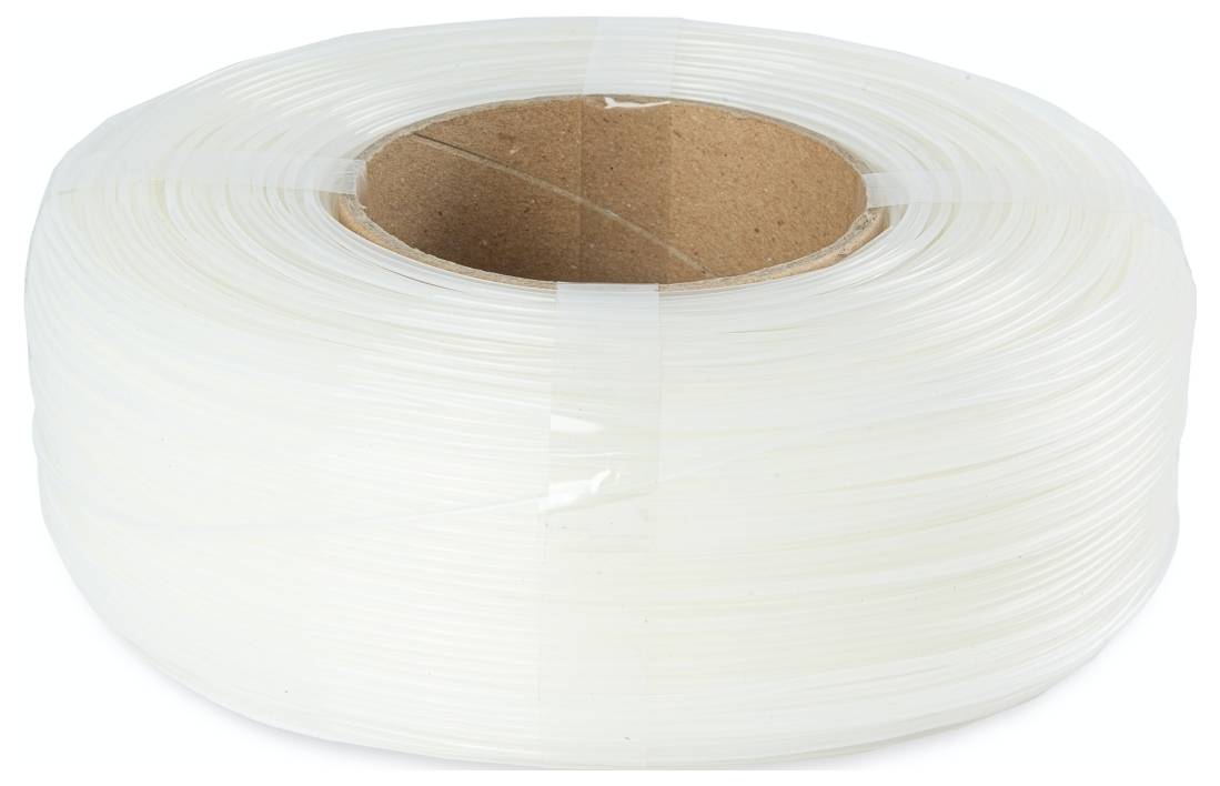 Eine aufgerollte Rolle aus transparentem Kunststofffilament mit Pappkern, die für den 3D-Druck oder ähnliche Anwendungen verwendet wird.