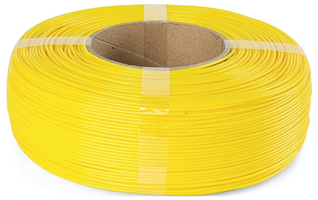 Eine große Spule aus hellem, gelben Draht vor einem weißen Hintergrund.