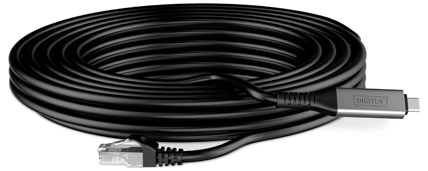 Ein aufgewickeltes schwarzes Ethernet-Kabel mit sichtbarem Stecker an einem Ende, am anderen Anschluss mit der Bezeichnung 'Digitus', geeignet für Netzwerkverbindungen.