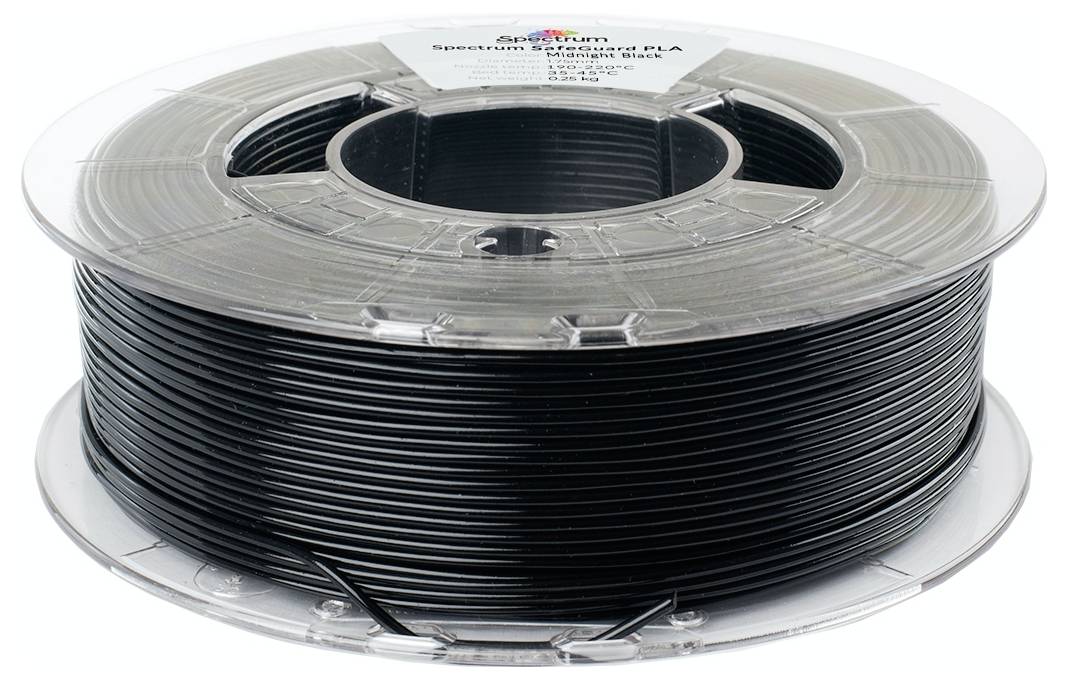 Eine Spule schwarzen PLA-Filaments ist sauber aufgewickelt und oben mit der Aufschrift 'Spectrum Engineering PLA, Jet Black, 1,75 mm, 1 kg' beschriftet.
