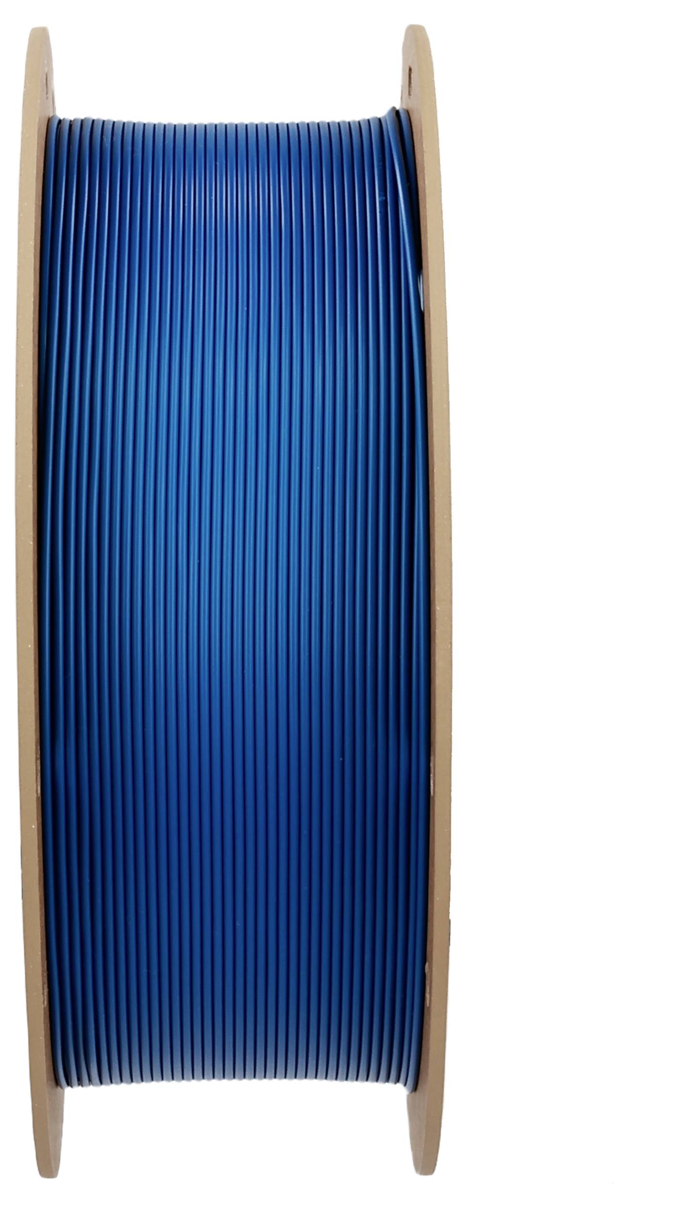 Eine Holzspule mit eng aufgewickeltem blauen Kunststofffilament, wahrscheinlich für den 3D-Druck verwendet, von der Seite betrachtet.